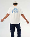 Vista frontal de la camiseta oversized BASS TEE blanca - Urbanrock