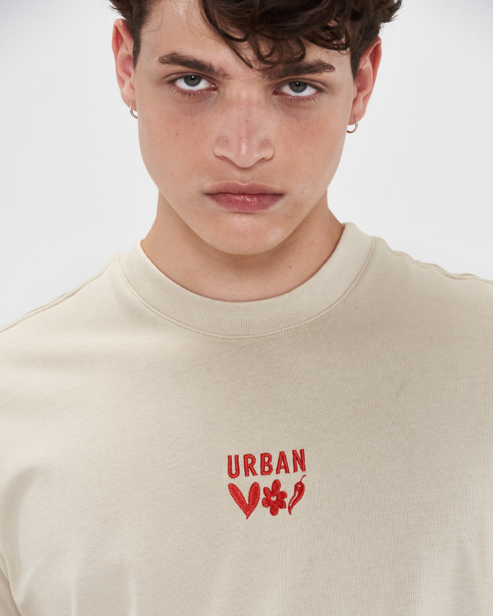 beige-camiseta-hombre