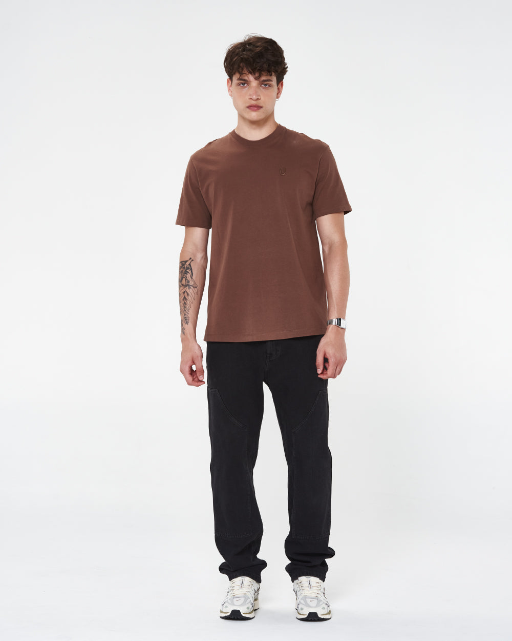 camiseta-brown-esencial-hombre-men