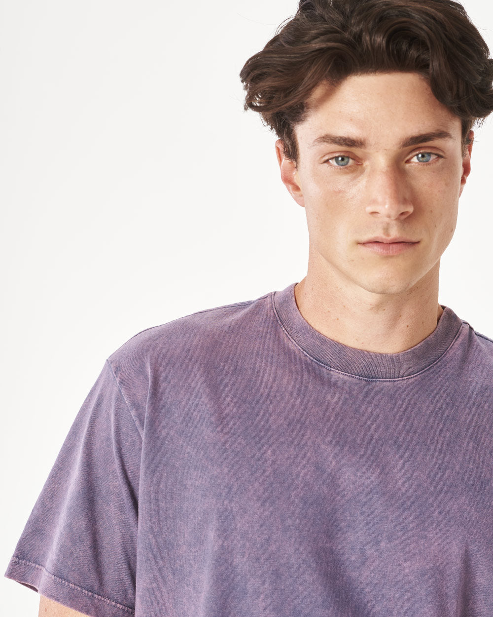 camiseta-cuello-redondo-hombre-morada