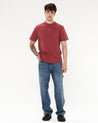 camiseta-rosada-hombre-look-casual