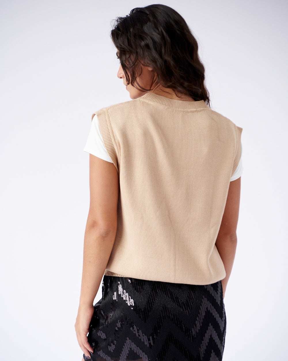 chaleco-capas-outfit-mujer-sand-chess-urban-rock