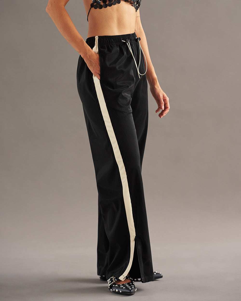 closet-pantalon-negro-ajustable-urbanrock
