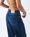 combinar-jeans-azules-mujer