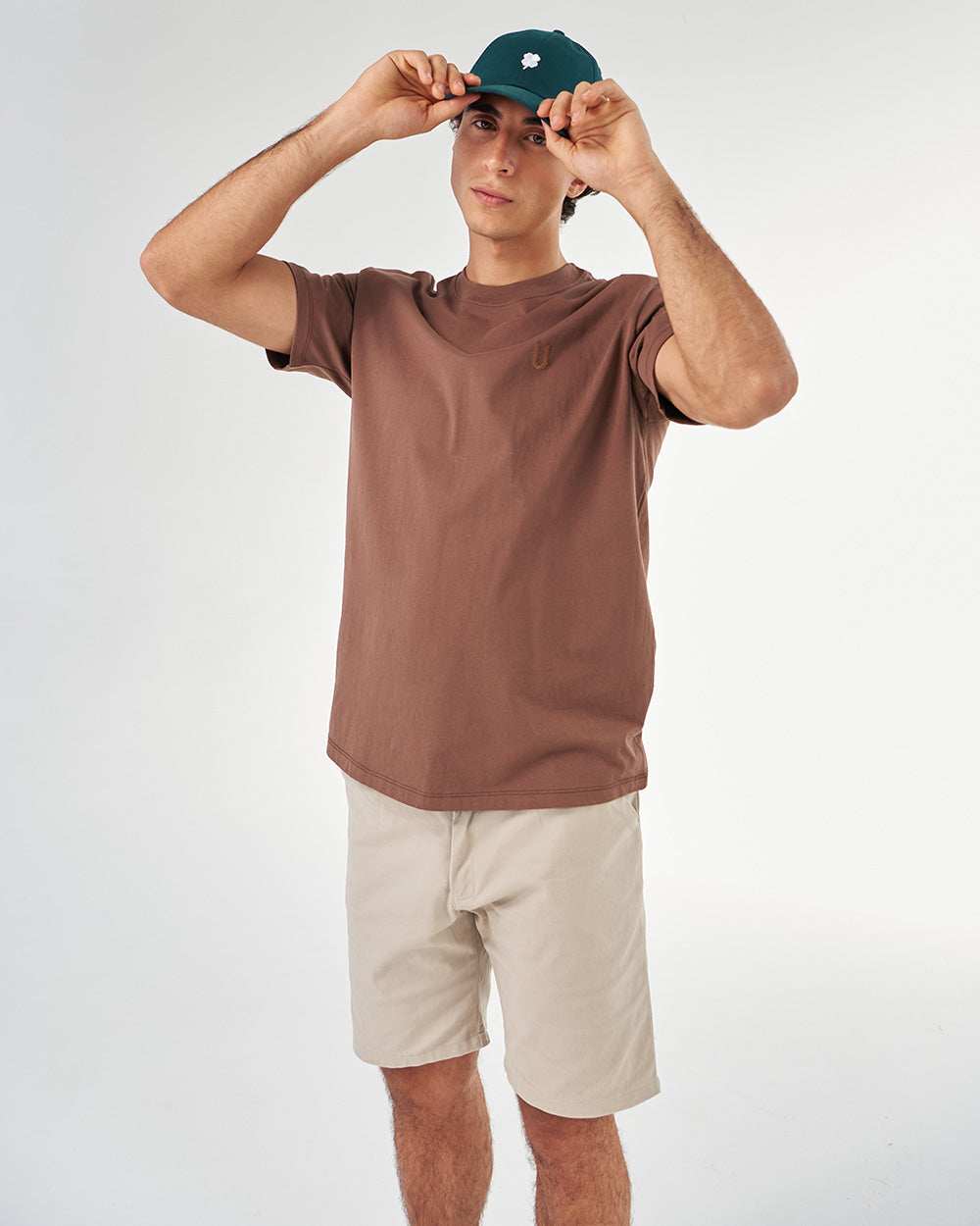 Vista frontal de camiseta oversized DIRT TEE café - Urbanrock