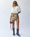 falda-tendencia-2024-mujer-paradise-urban-rock