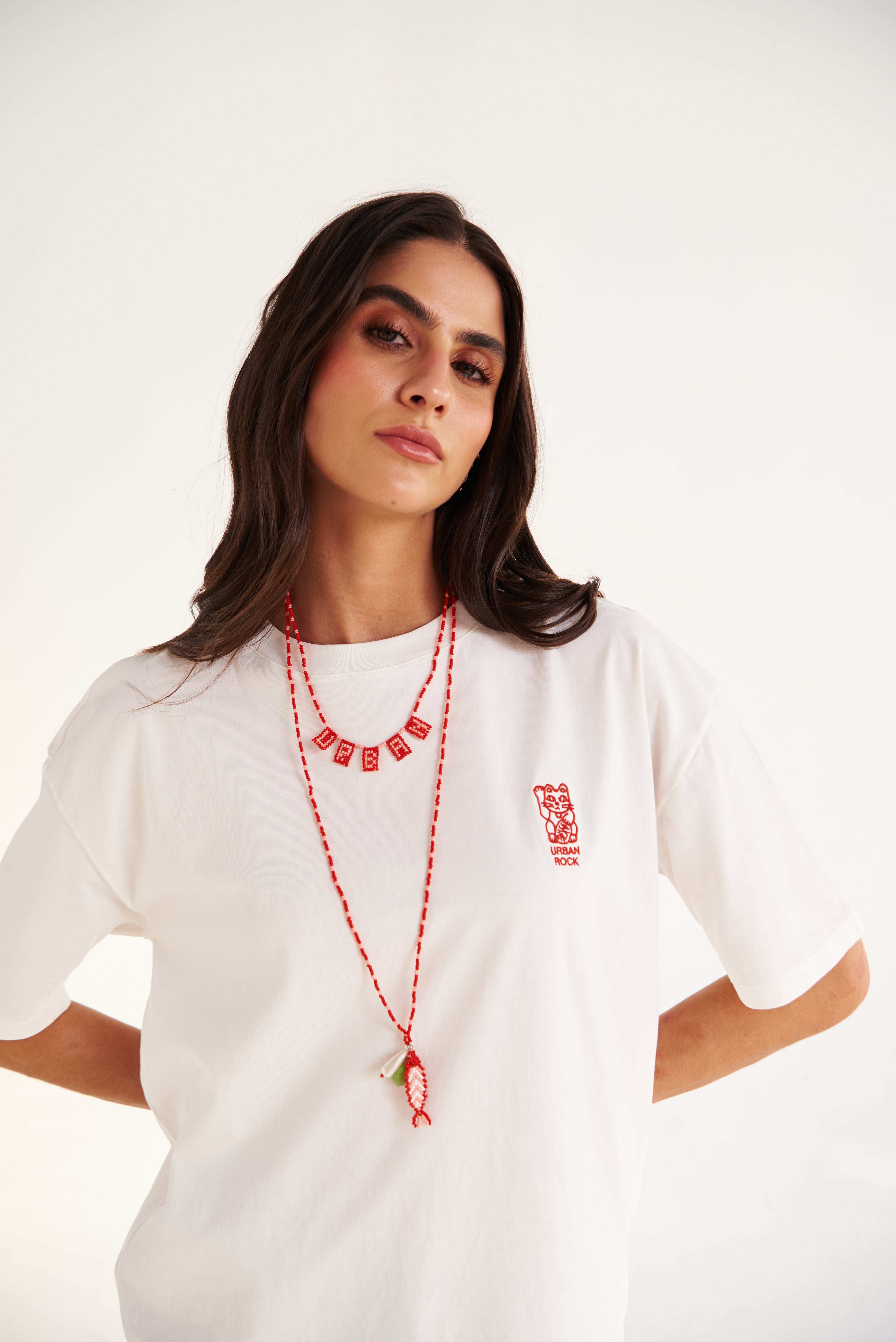 Collar Fisher combinado con look urbano contemporáneo - Urbanrock