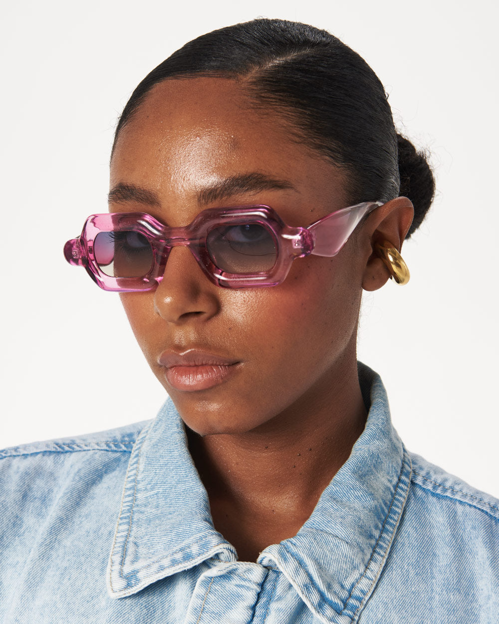 gafas-de-sol-fucsia-traslucido
