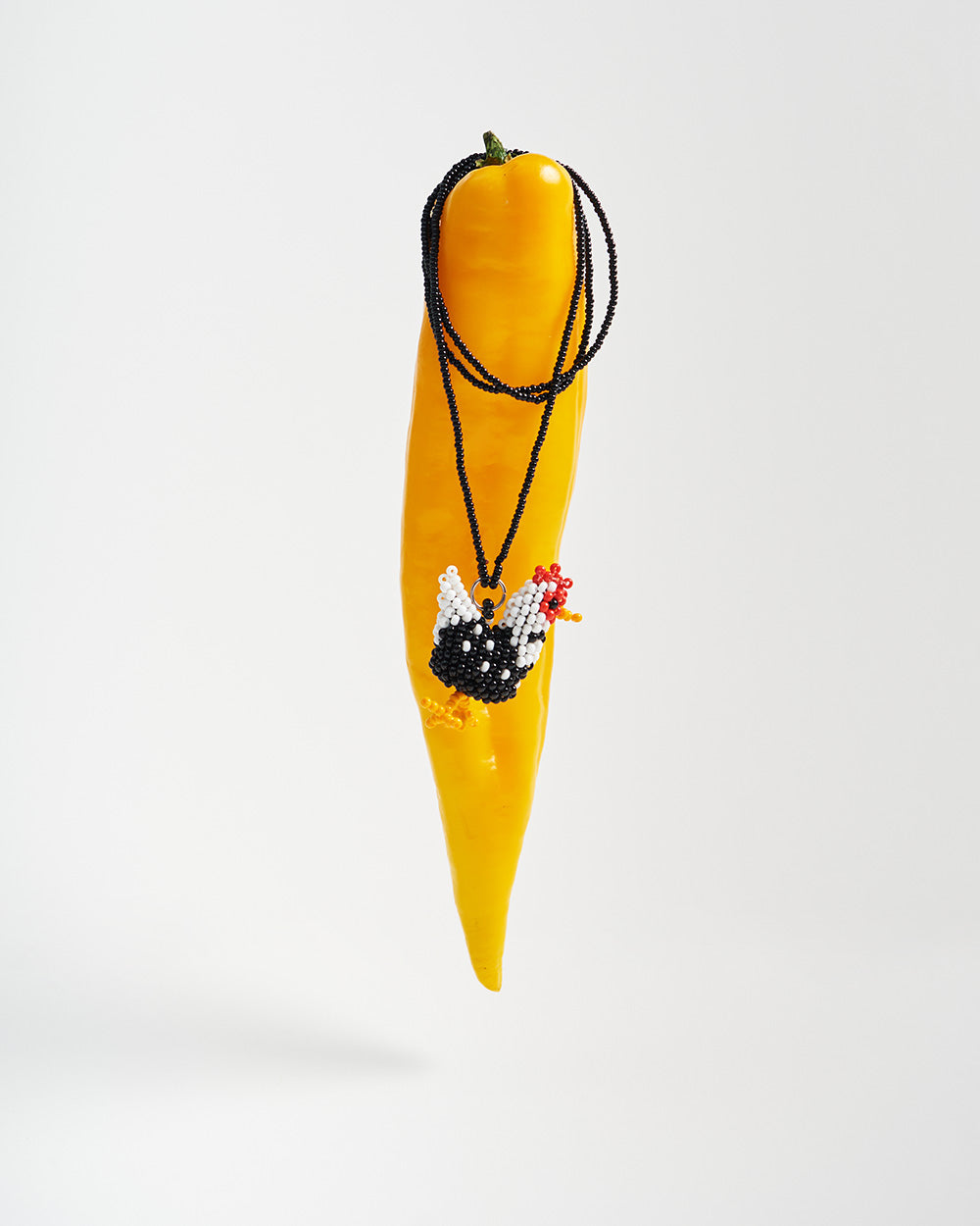 Collar Gallina tejido a mano con mostacilla checa de colores vibrantes - Urbanrock