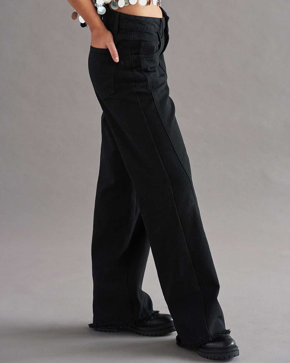 jeans-costuras-curvas-mujer-black-wolf-urban-rock