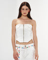mujer-corset-blanco-cierre-blusa