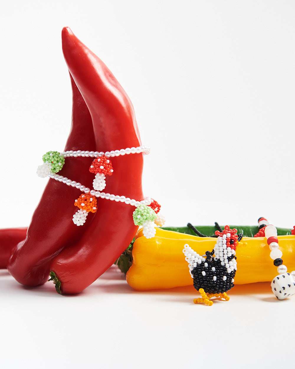 Collar Mushroom estilo boho combinado con look casual - Urbanrock