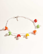 Collar Mushroom tejido a mano con mostacilla checa de colores - Urbanrock