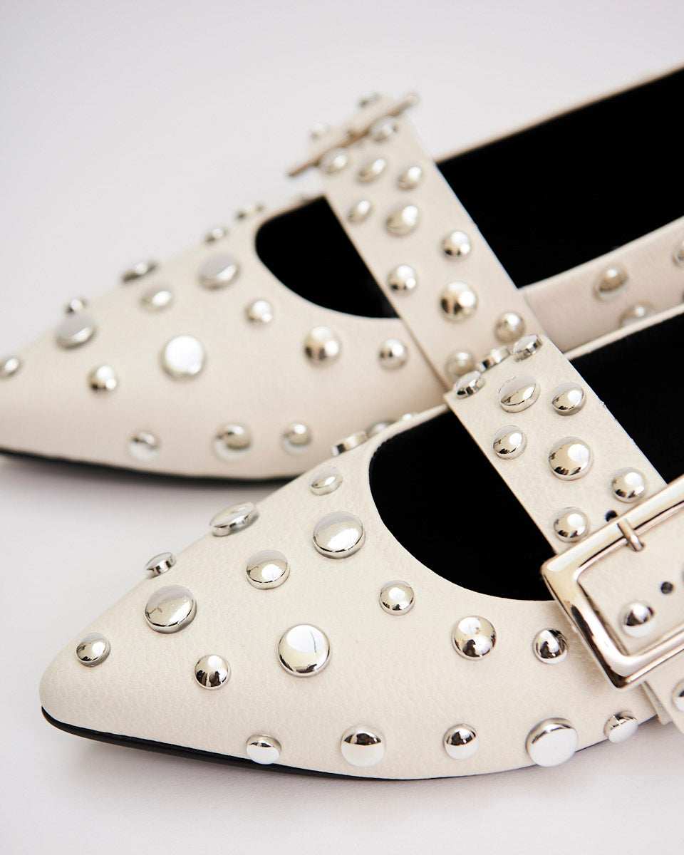 pointer-flats-white-calzado-femenino-con-taches

