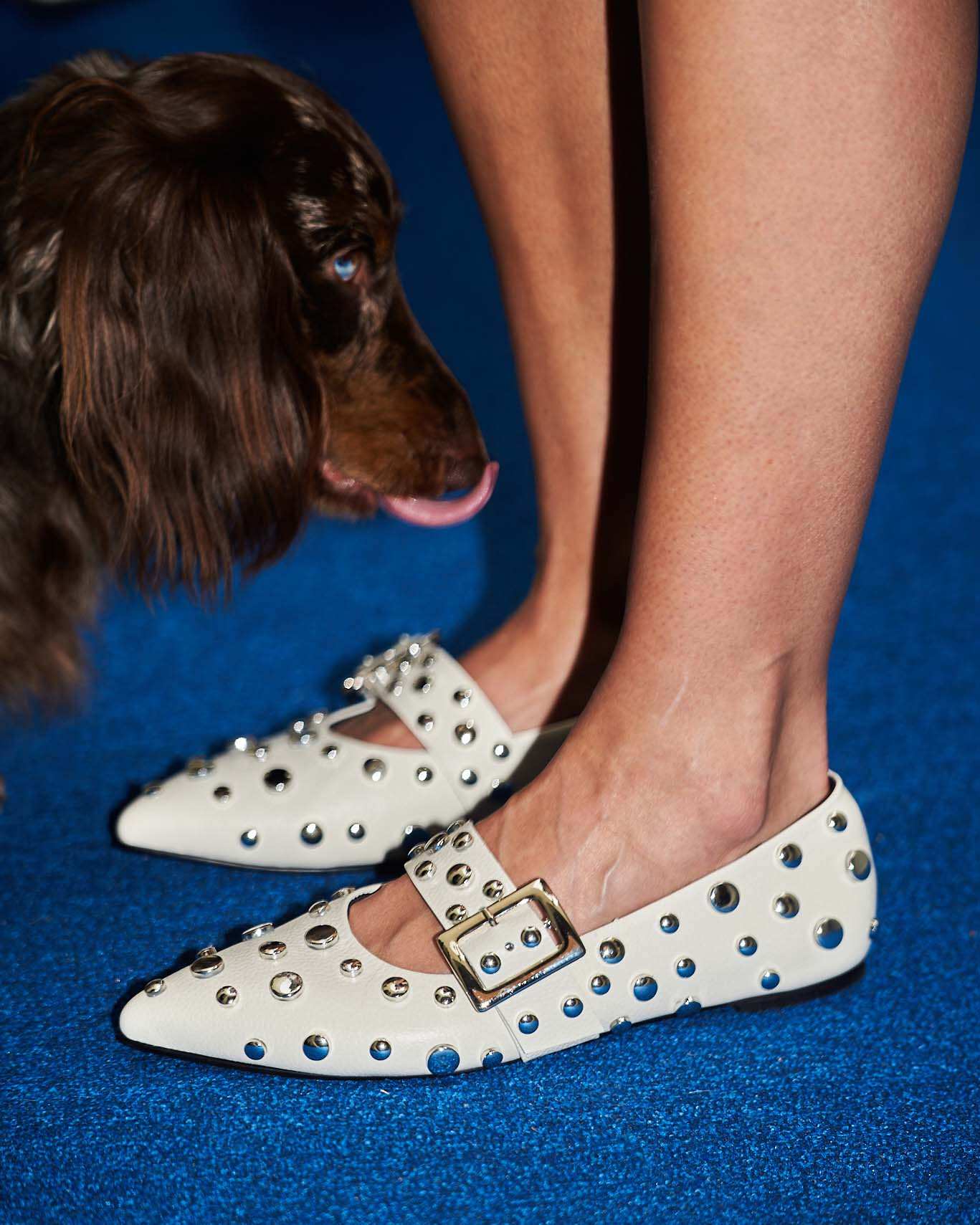 pointer-flats-white-outfits-cool-y-comodos

