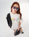 Primer plano del estampado "Vivre" en amarillo, rosa y azul - Urbanrock
