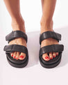 sandals-favoritas-2025-mujer-tory-urban-rock