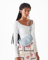 sky-crossbody-outfit-bolso-azul