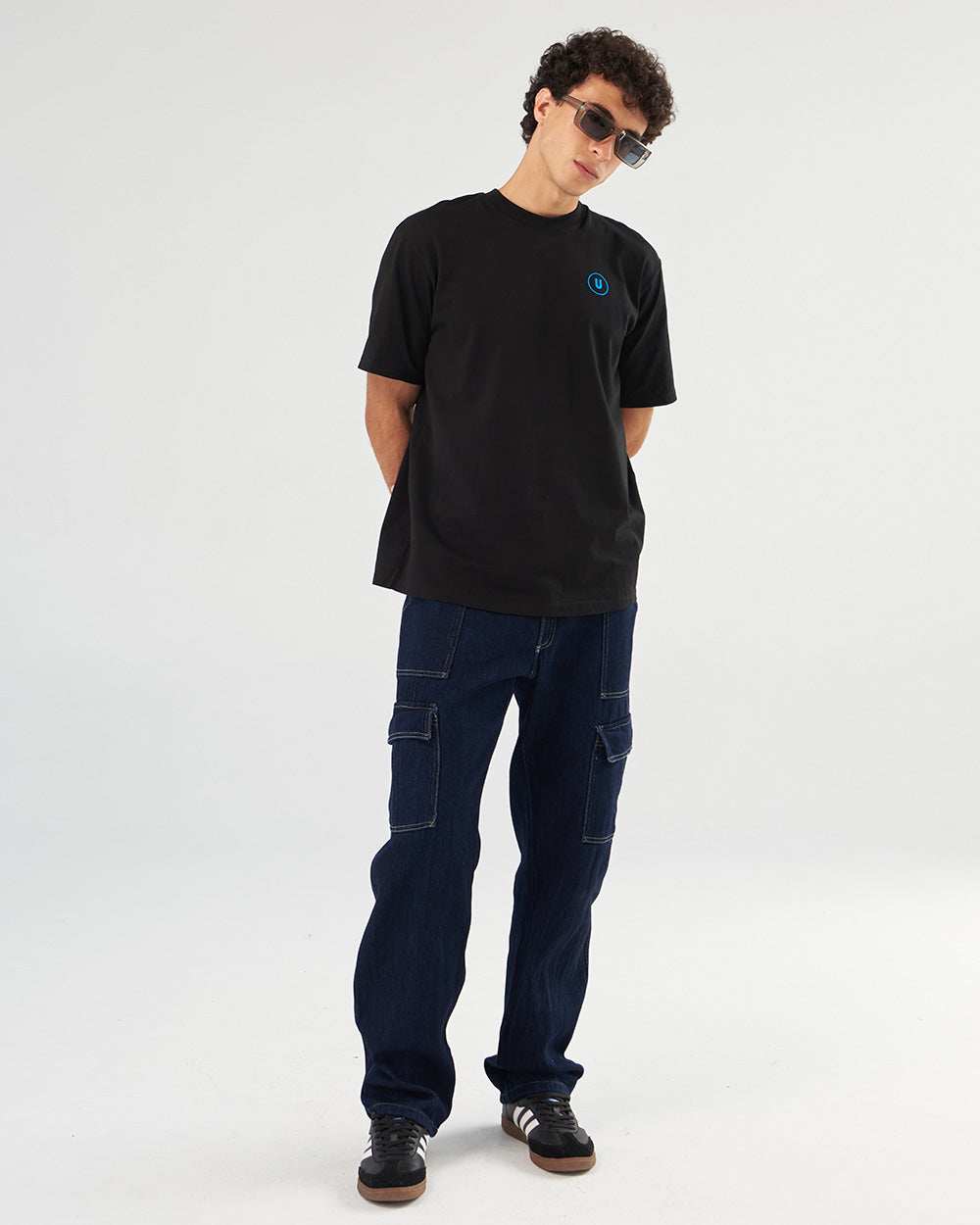 Vista frontal de la camiseta UNITED TEE negra oversized - Urbanrock