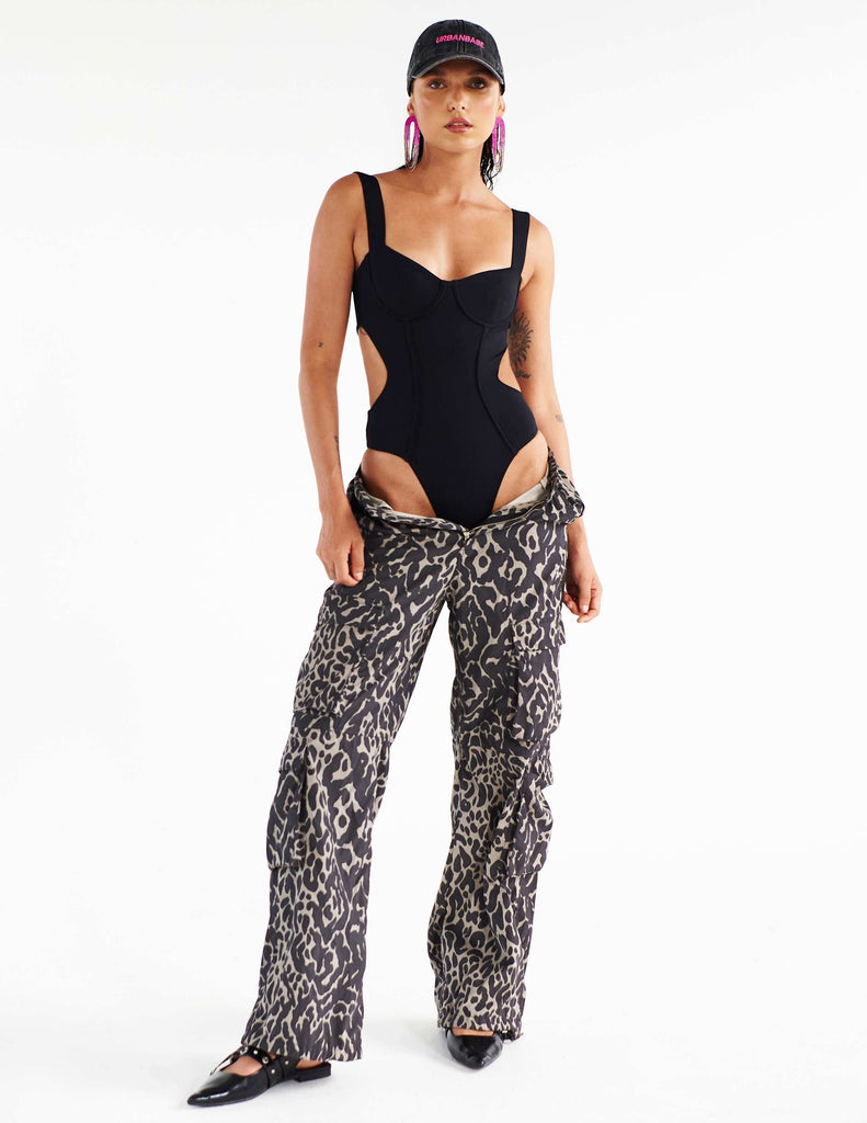 urbanrock-body-negro-purl-corsete-con-broches-ajustables

