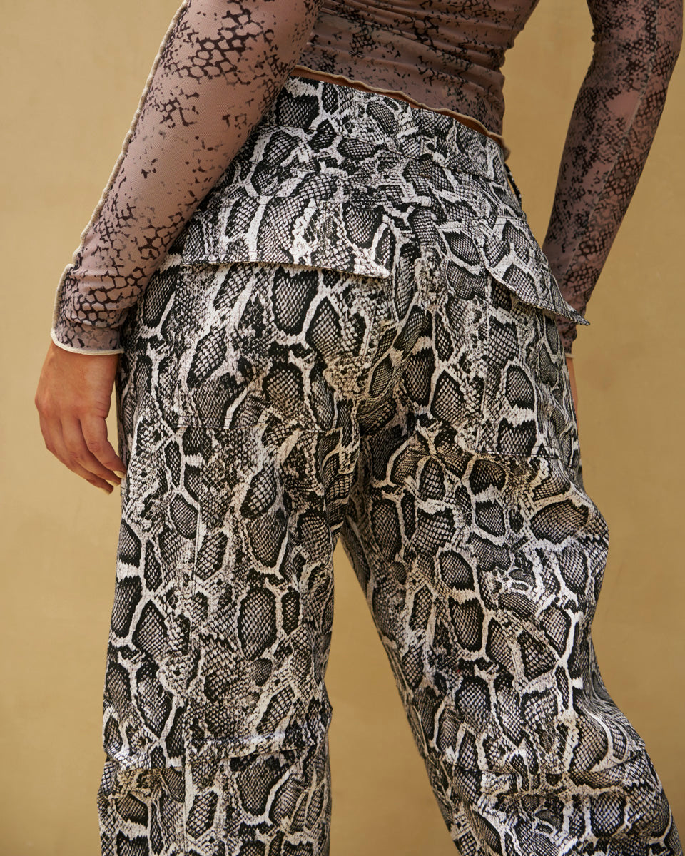 urbanrock-cobra-pants-pantalon-tiro-medio-bota-recta

