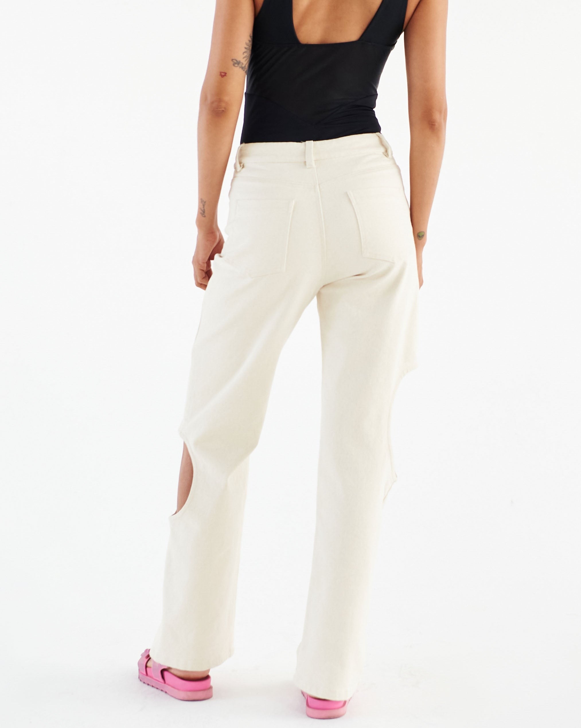 urbanrock-pantalon-crema-bota-recta

