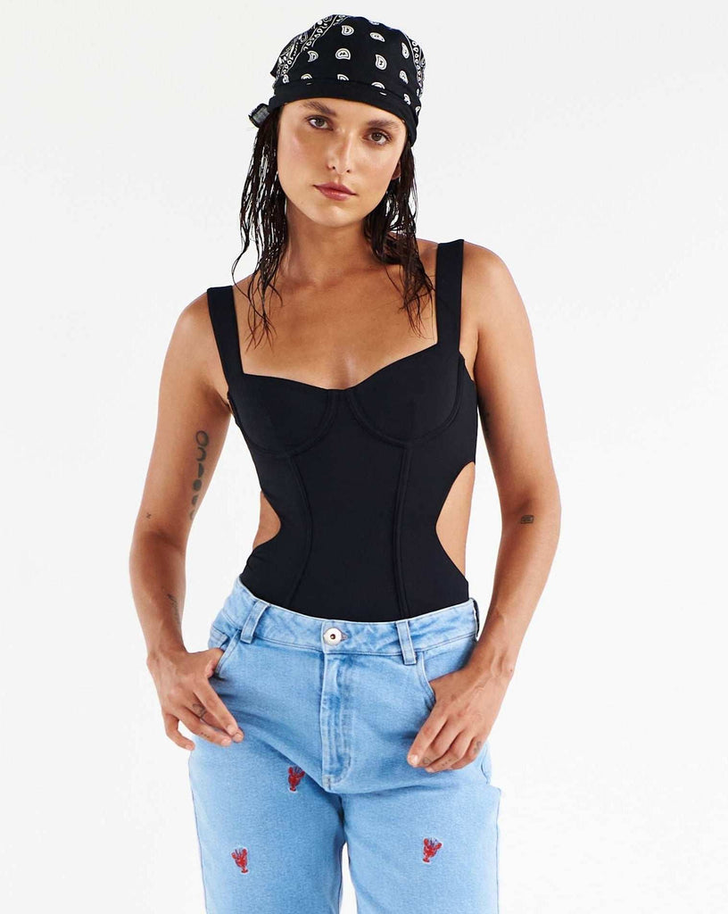 urbanrock-purl-black-body-corsetero-aberturas-costados

