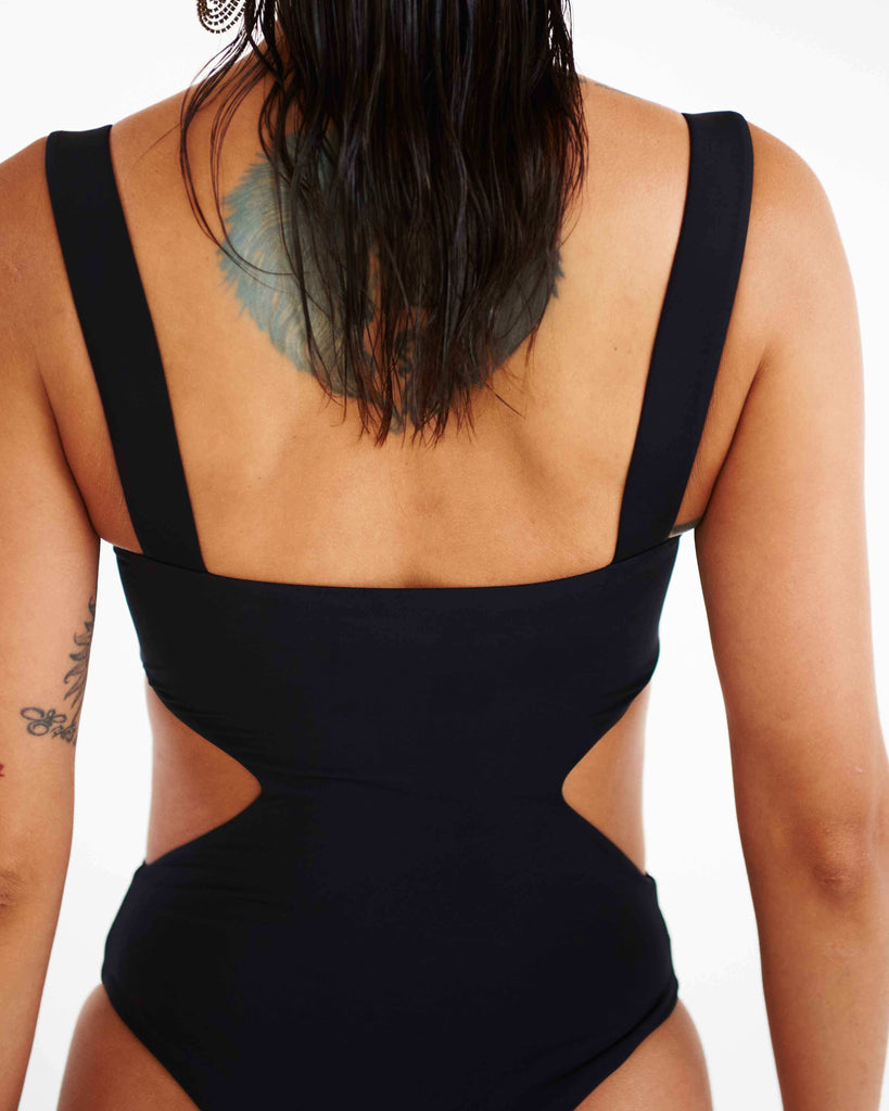urbanrock-purl-black-body-negro-corsete-moderno

