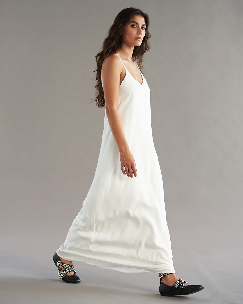 Vestido maxi con escote V y espalda baja - estilo urbano | Urban Rock