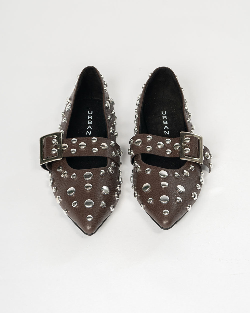 Zapatos mujer trendy de cuero marrón con detalles plateados | Colección Urban Rock